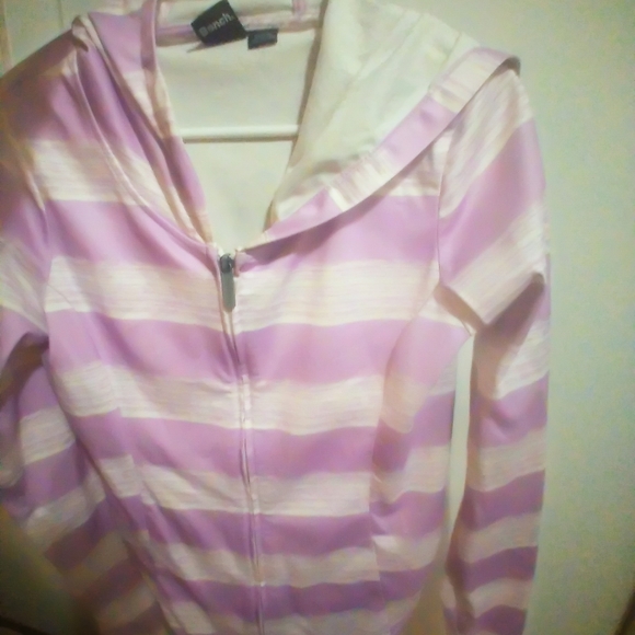 Bench Hoodie - Picture 2 of 3